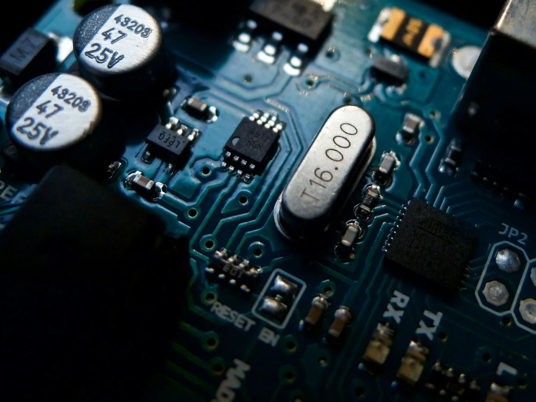 Dettaglio dei componenti di una scheda elettronica